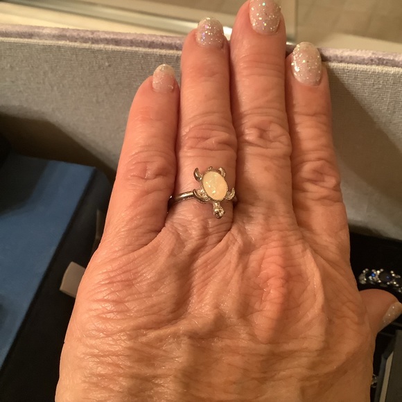 Turtle ring silver tone opal look stone size 6.5 band is a little worn - Picture 8 of 9